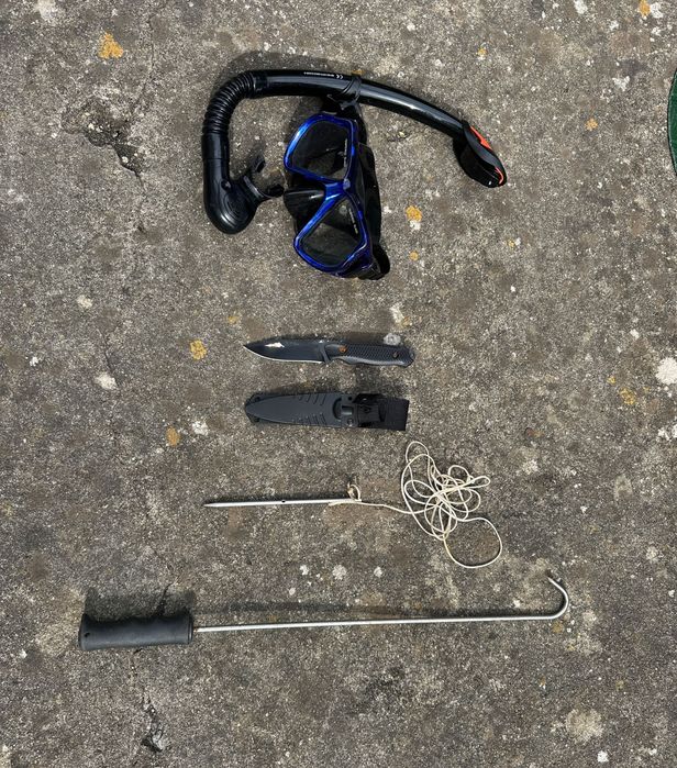 Diverso material para caça submarina