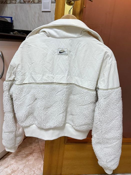 Blusão Nike com pelo