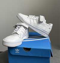 Білі кросівки adidas originals forum low 39р.