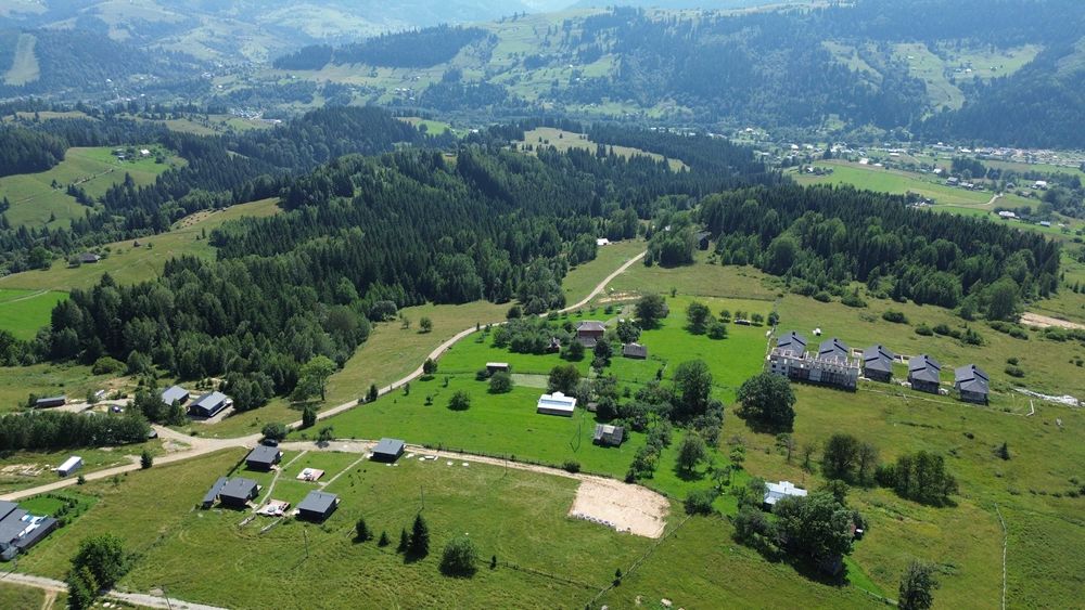 Земля з видом на 180, з водою і під будову