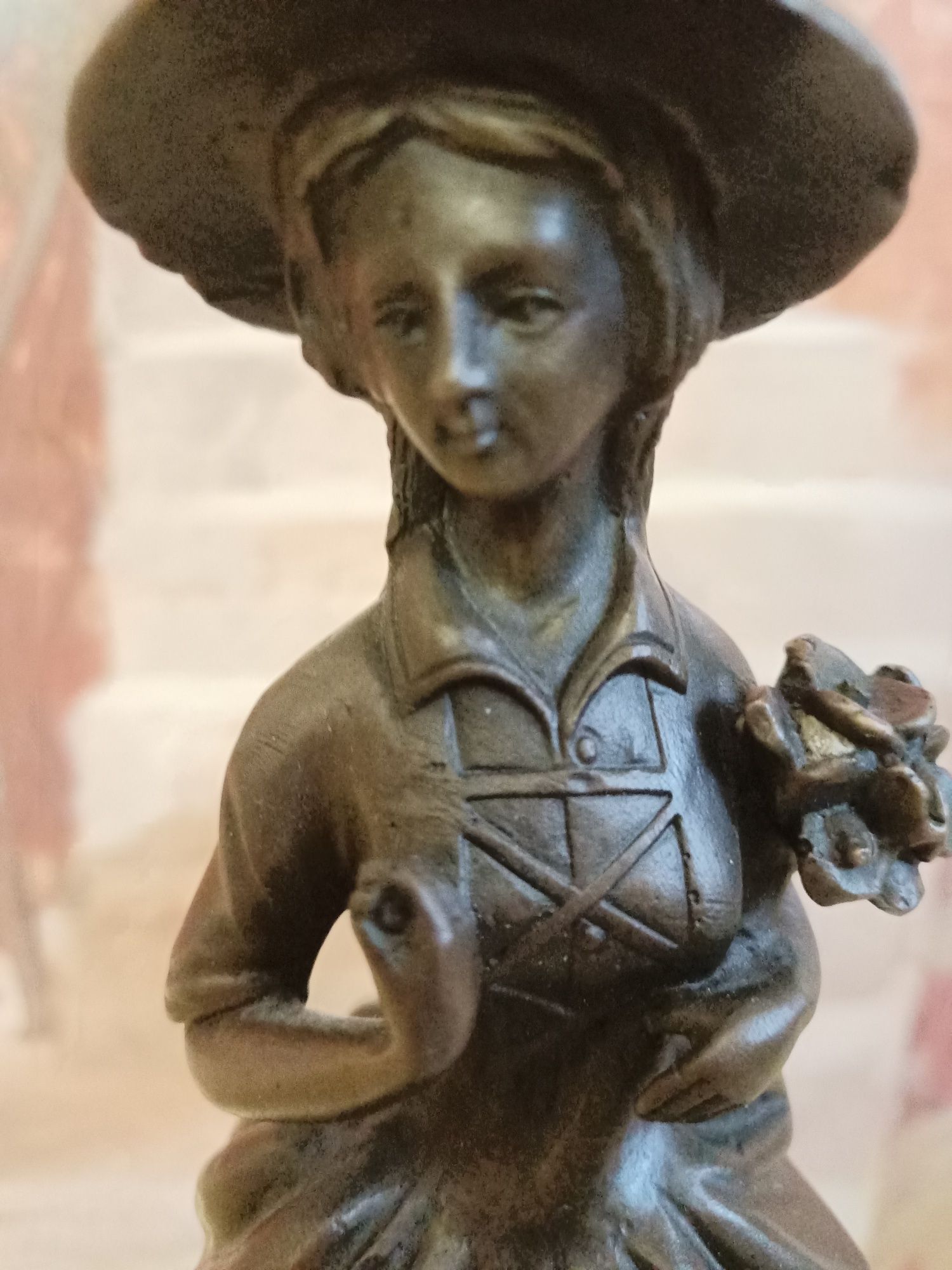 Wiekowa rzeźba, figura  z brązu na marmurze,Dama-Profesorka, sygnowana