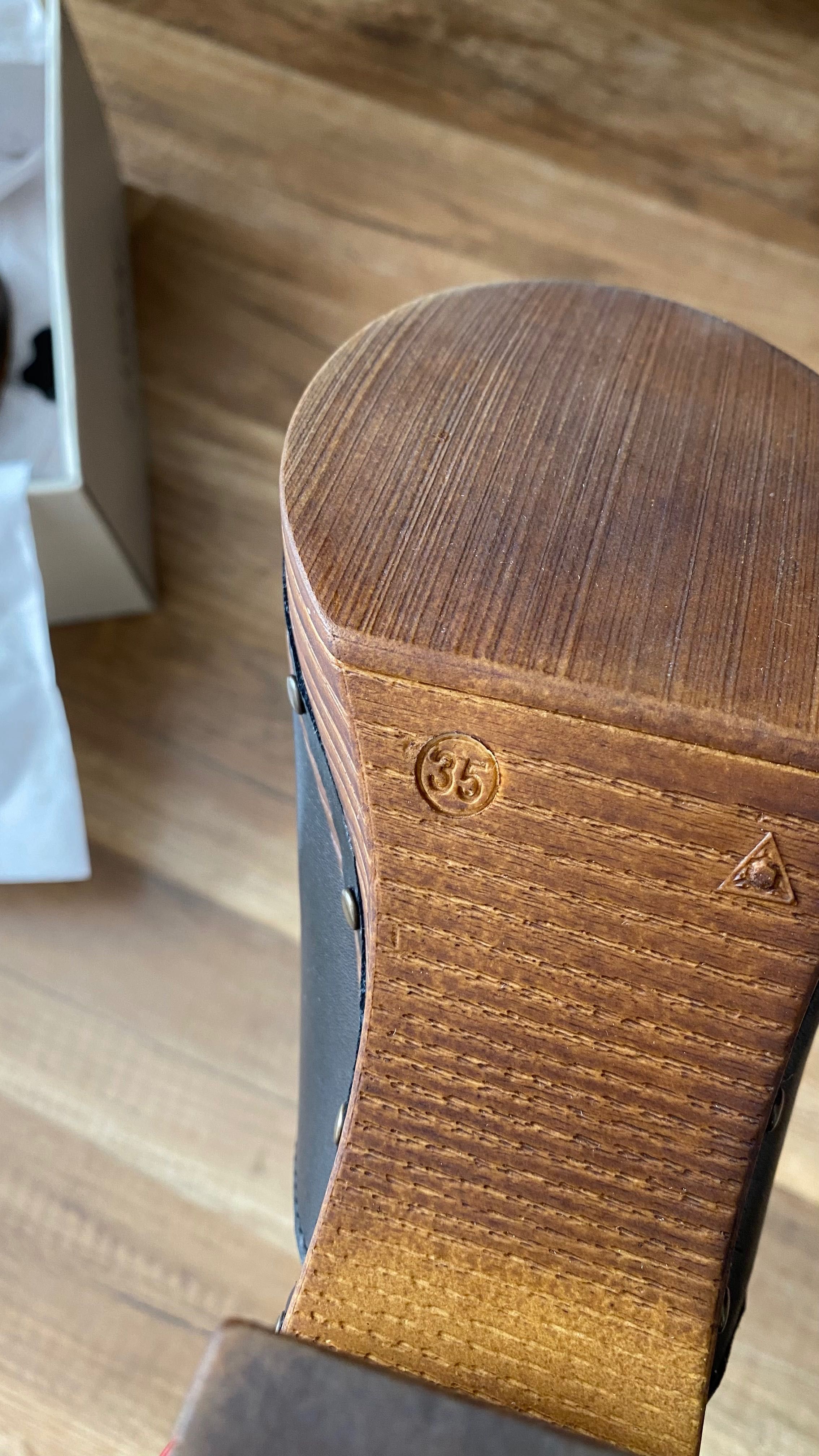 Nowe buty skórzane klapki Lasocki drewniaki z oryginalnym pudełkiem.