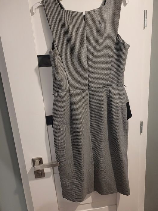 Sukienka z baskinką