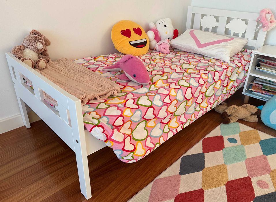 2 Camas criança - Ikea Kritter - com colchões e roupa de cama