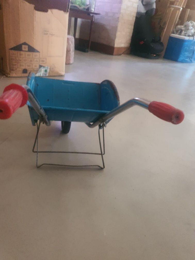 Carrinho de mão antigo  de brincar