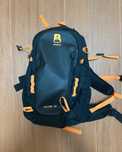 2 mochilas (desportiva e para bebe)