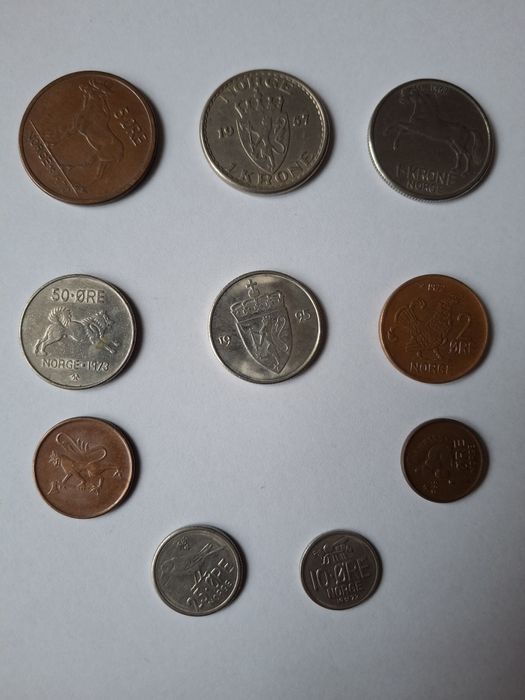 Dziesięć monet z motywami zwierząt.