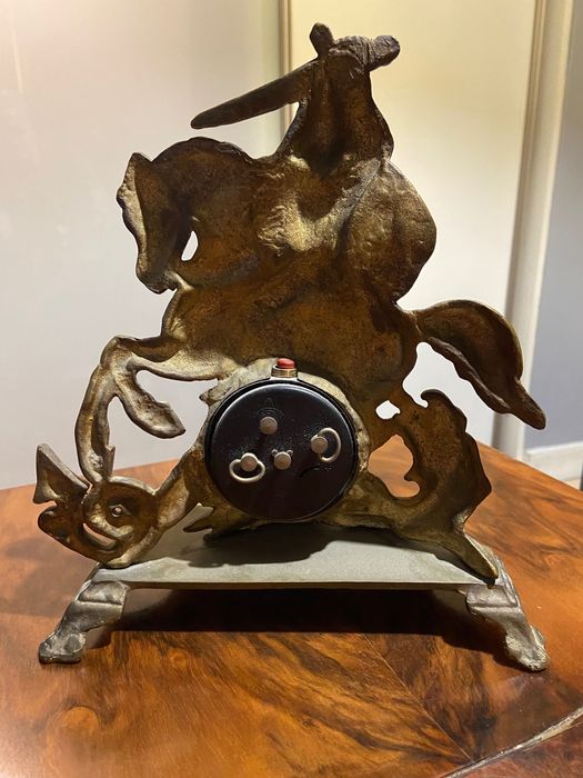 Piękny zegar Św Jerzy ze smokiem