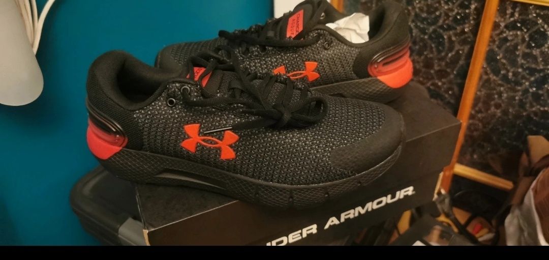 Buty sportowe Under Armour Charged Rogue  42 26,5 cm wkładka