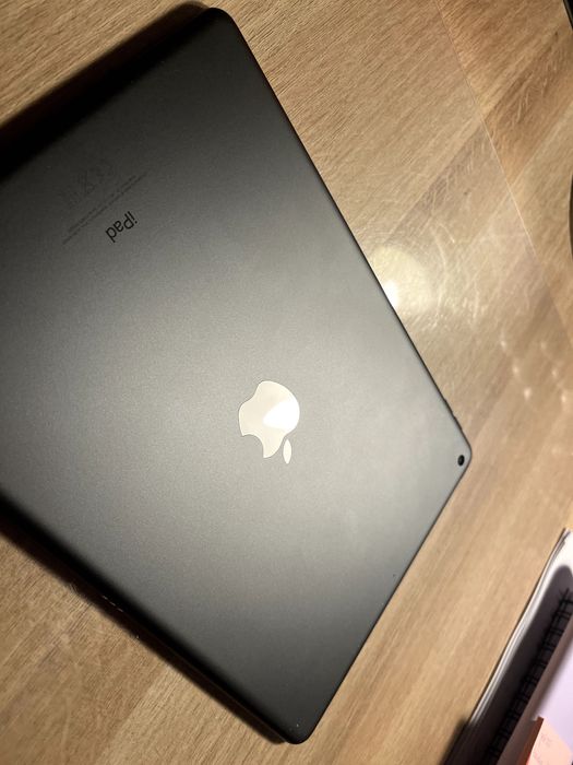 Apple iPad 9. generacji 64 GB + Apple Pencil 1 generacji i klawiatura