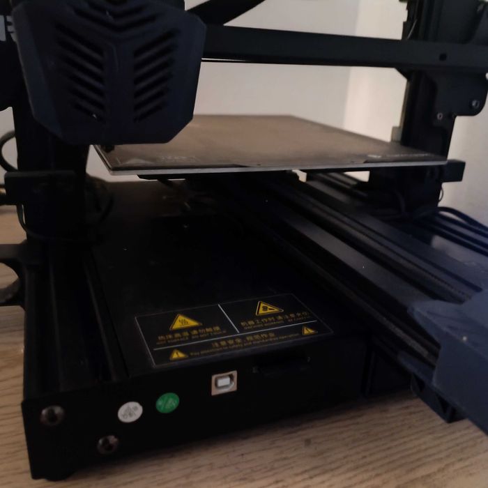 Impressora de filamento a funcionar bem