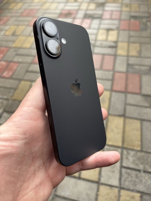 Продам айфон apple iPhone 16 128Gb black батарея 100%