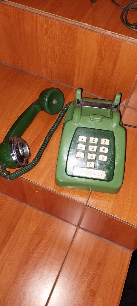 Telefone bastante antigo