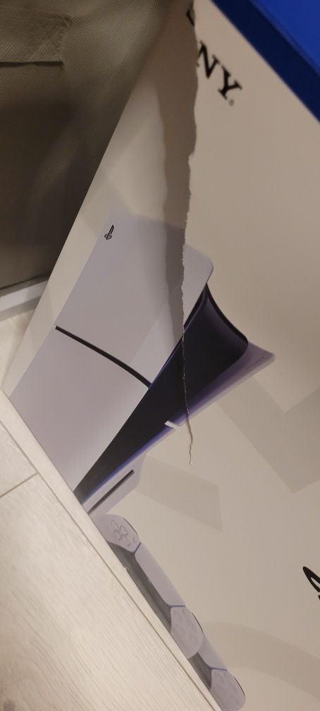 PS5 Slim napęd 2 pady jak nowa! Kupiona  w listopadzie 2024.
