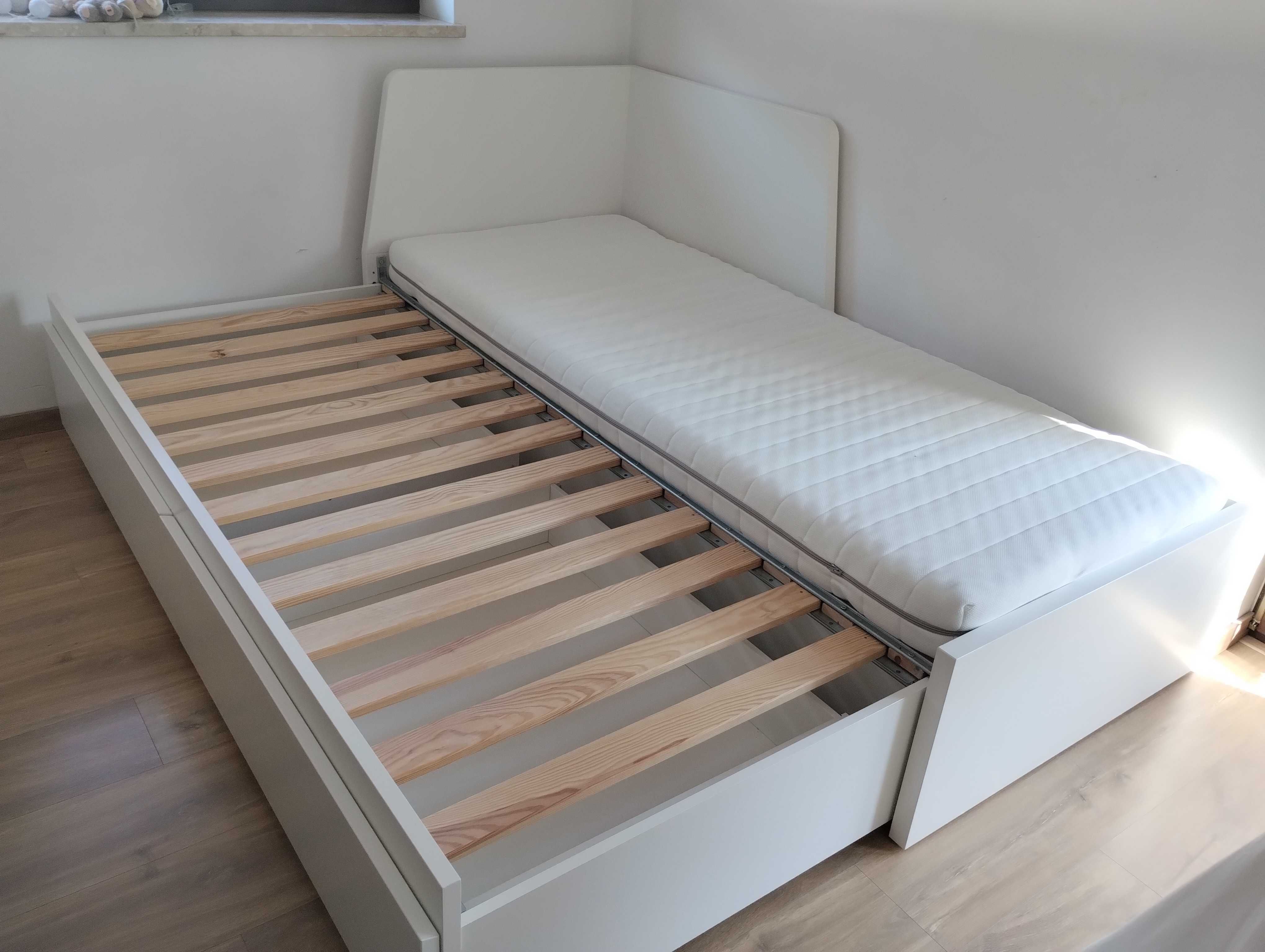 Łóżko ikea z materacem