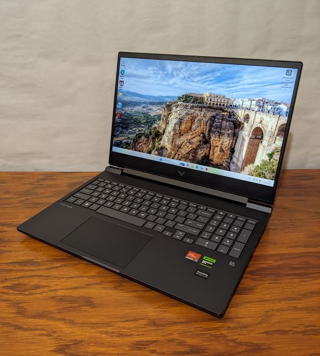 HP Victus 16 rtx4060 Ryzen 7 7840hs