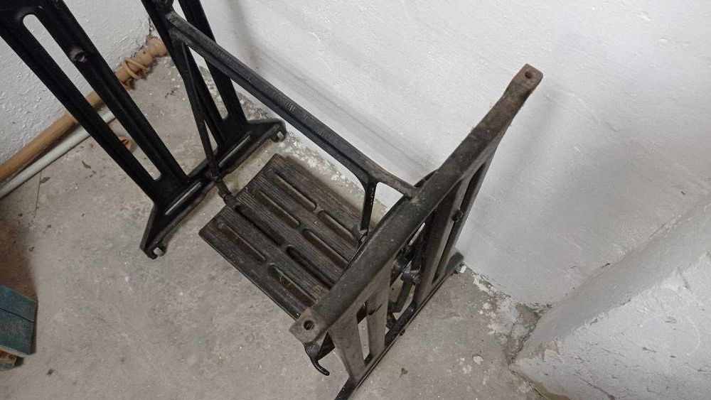 Станина швейної машинки.