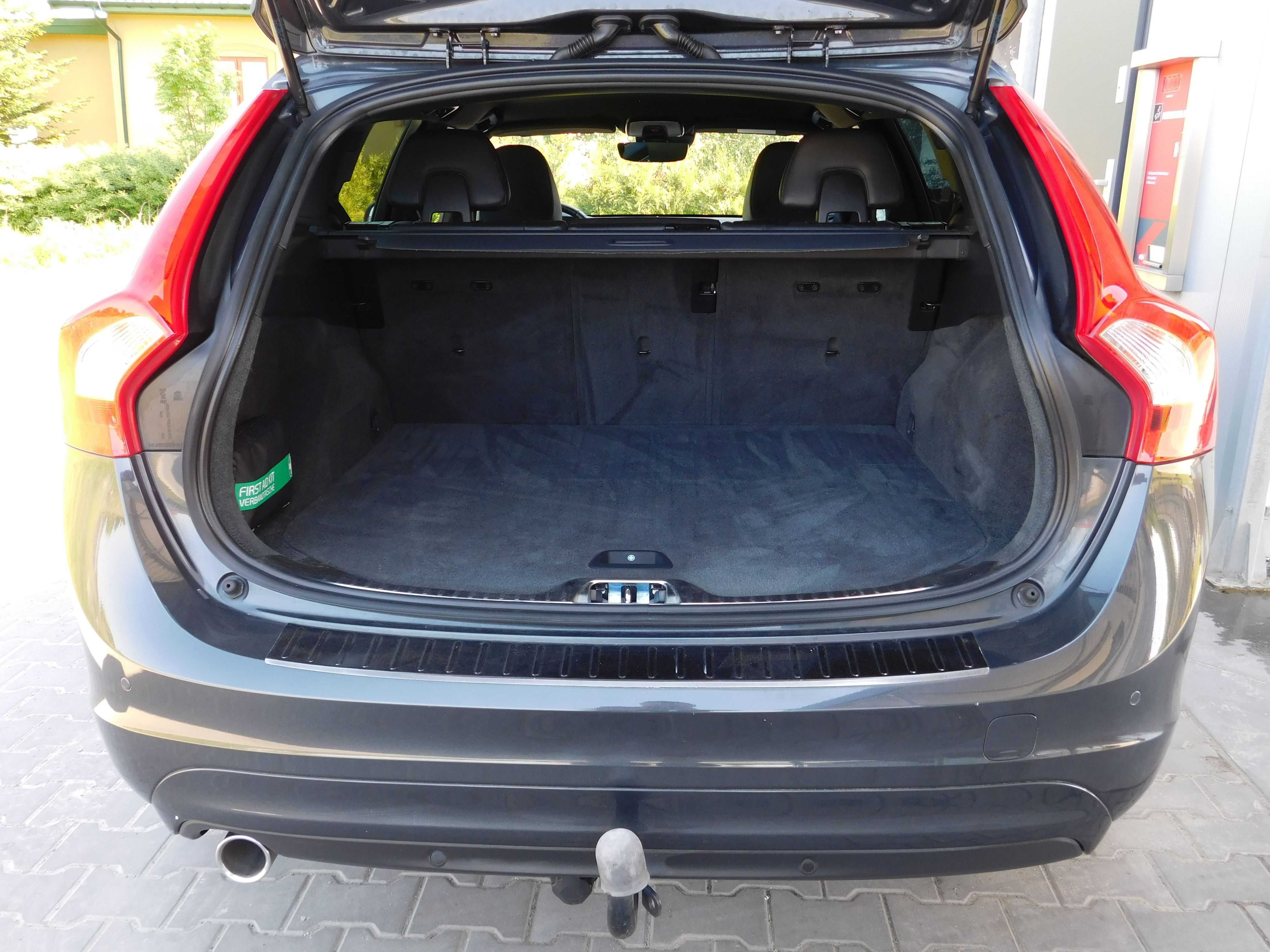 Volvo V60**Summum**Lift**Oryginał Przebieg**Skóra**Nawigacja**Led