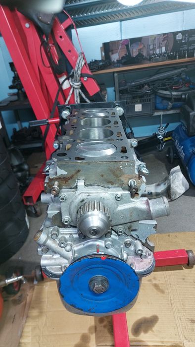 Vendo motor Ford CVH 1.6