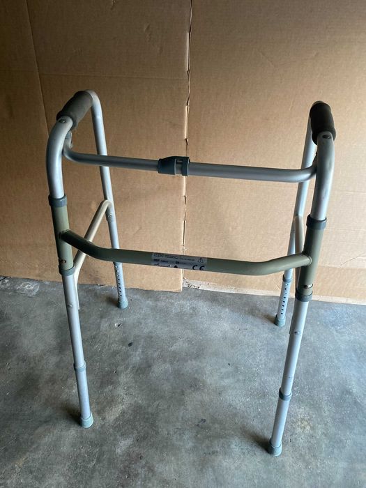 Aluminum Walker, andador em alumínio, sem roda.