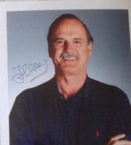 "Last Time To See Me Before I Die" : Foto autografada John Cleese