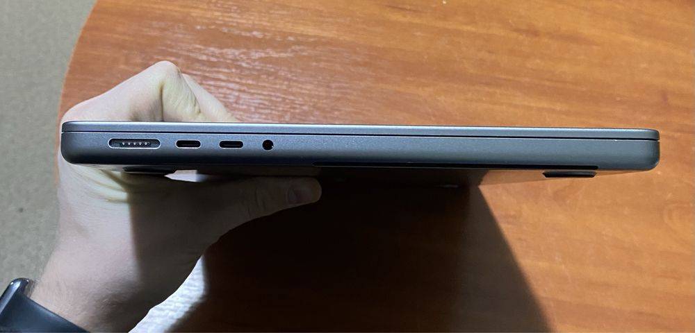 MacBook Pro a2442 14" iCloud! D877