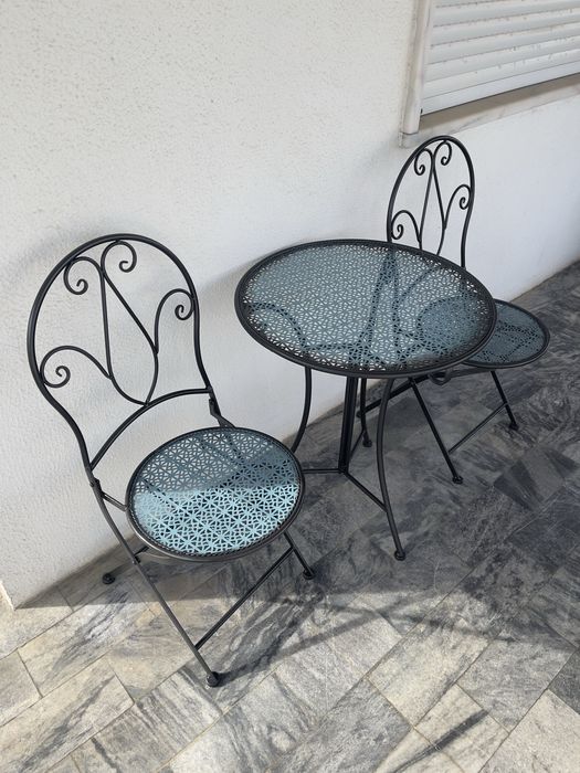 Conjunto mesa com cadeiras em ferro para terraco