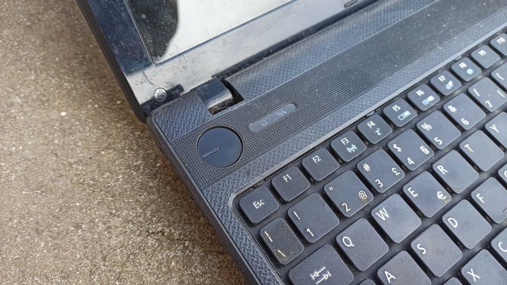 Vendo 2 portáteis avariados HP e ASUS