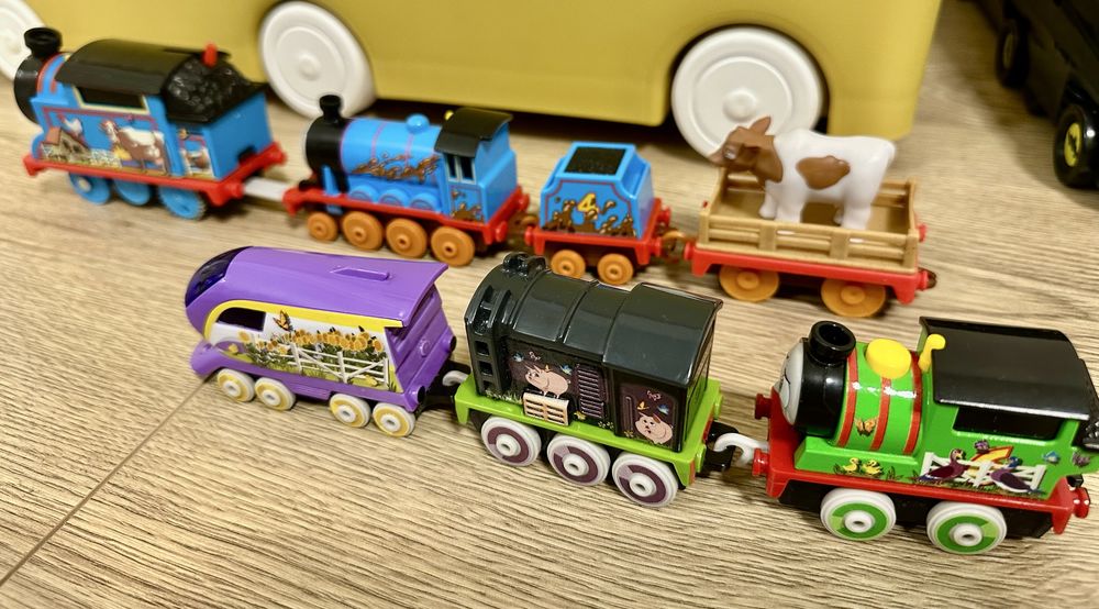 Набір паровозиків Томас ферма