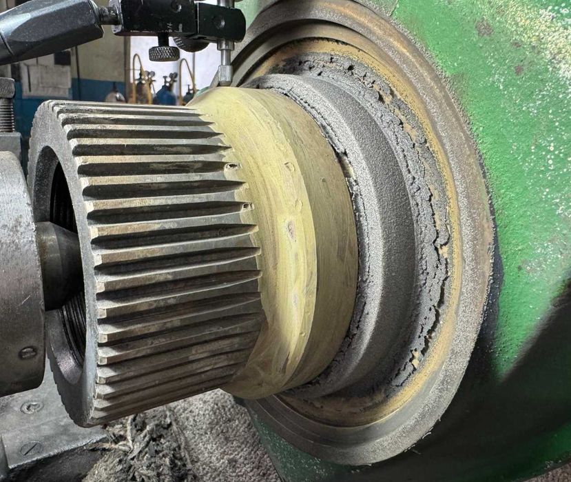 Кулаки поворотні трактора John Deere R135865  Відновлення, реставрація