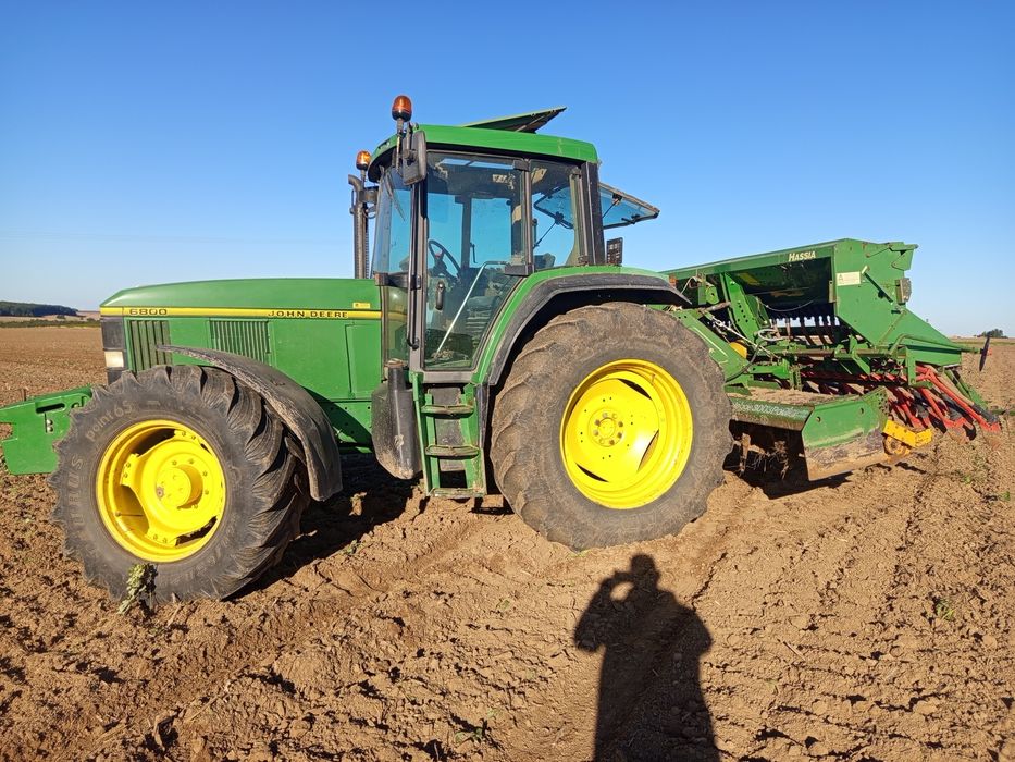 Ciagnik John Deere 6800
