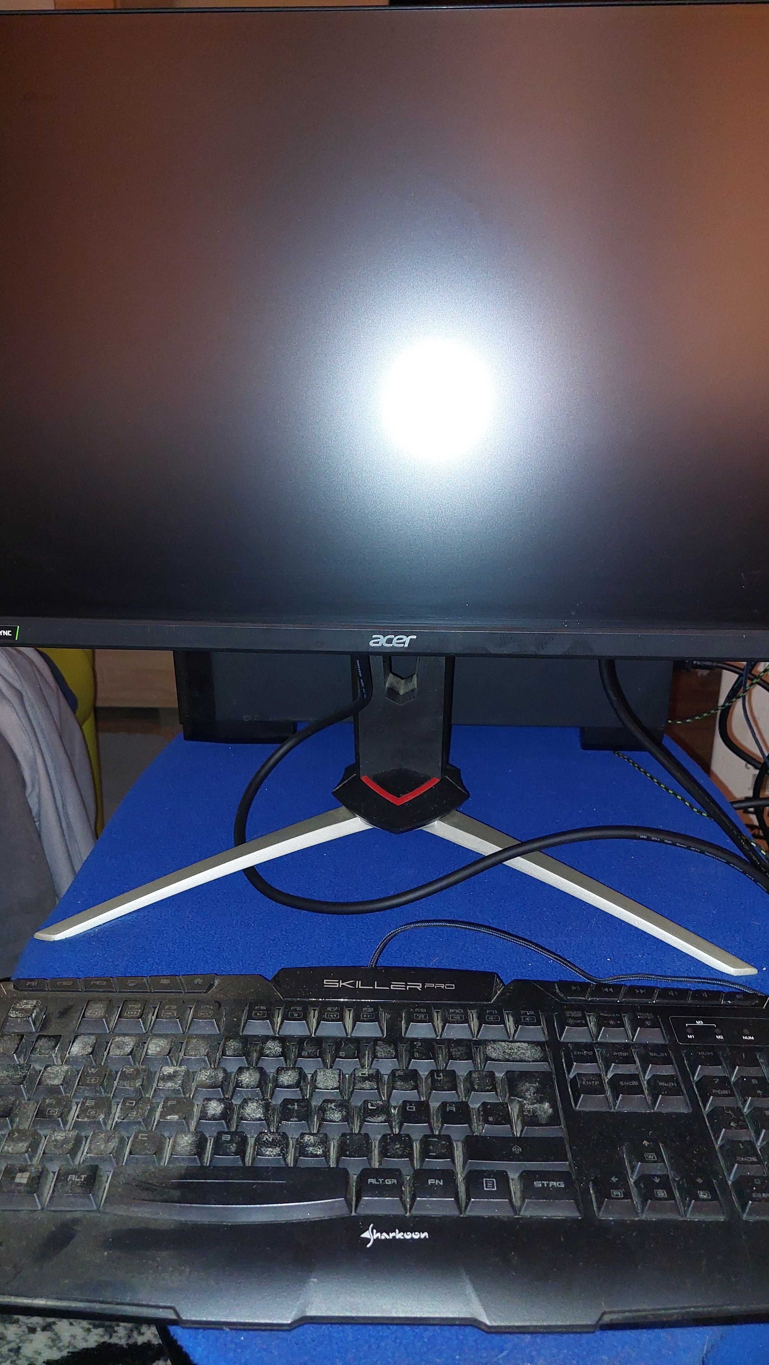 Komputer stacjonarny plus monitor
