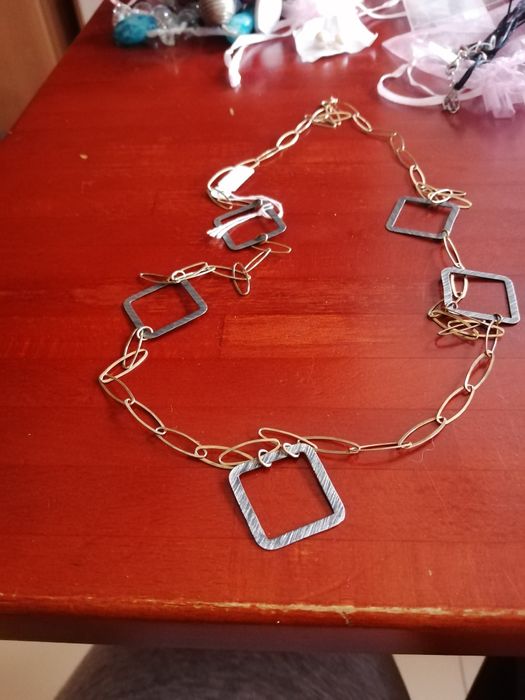 Vários artigos de bijuteria