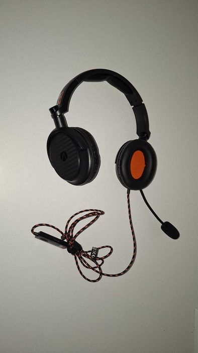 Headset Premium: Áudio Imersivo e Design de Vanguarda.