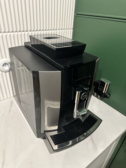 Automatyczny ekspres do kawy Jura WE8