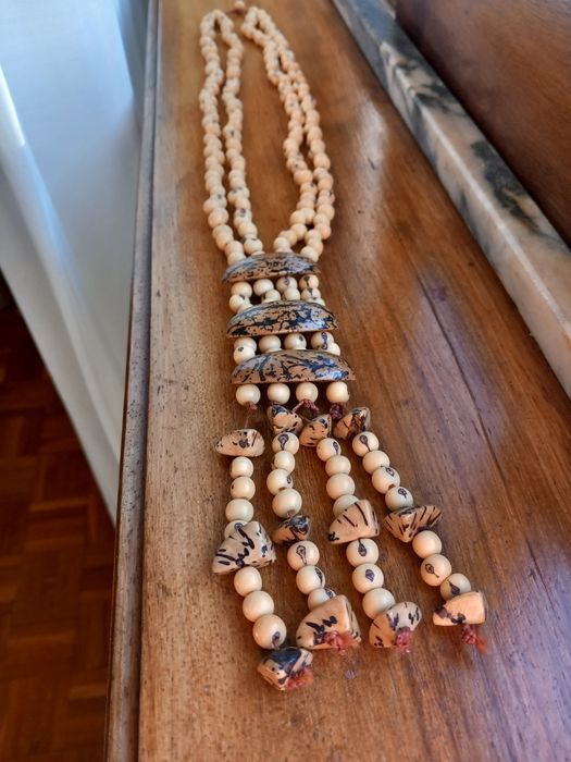 Colar de sementes de açaí