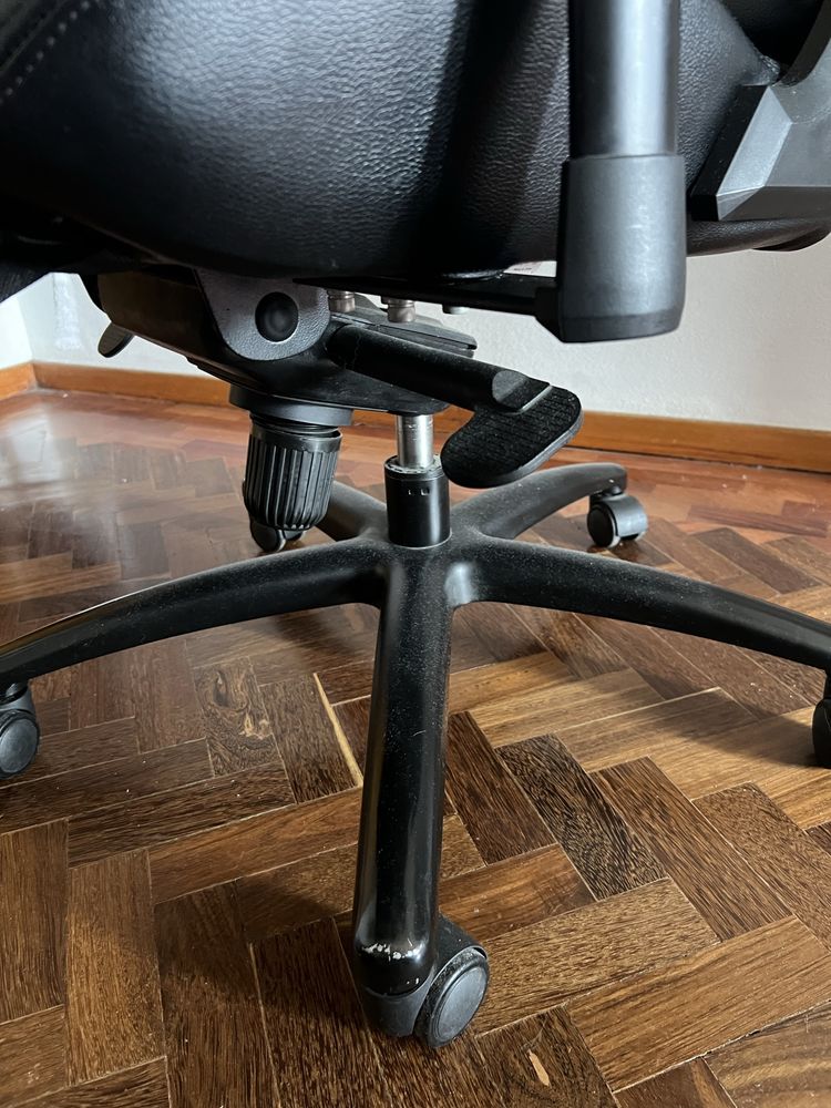 Cadeira gaming preta sparco