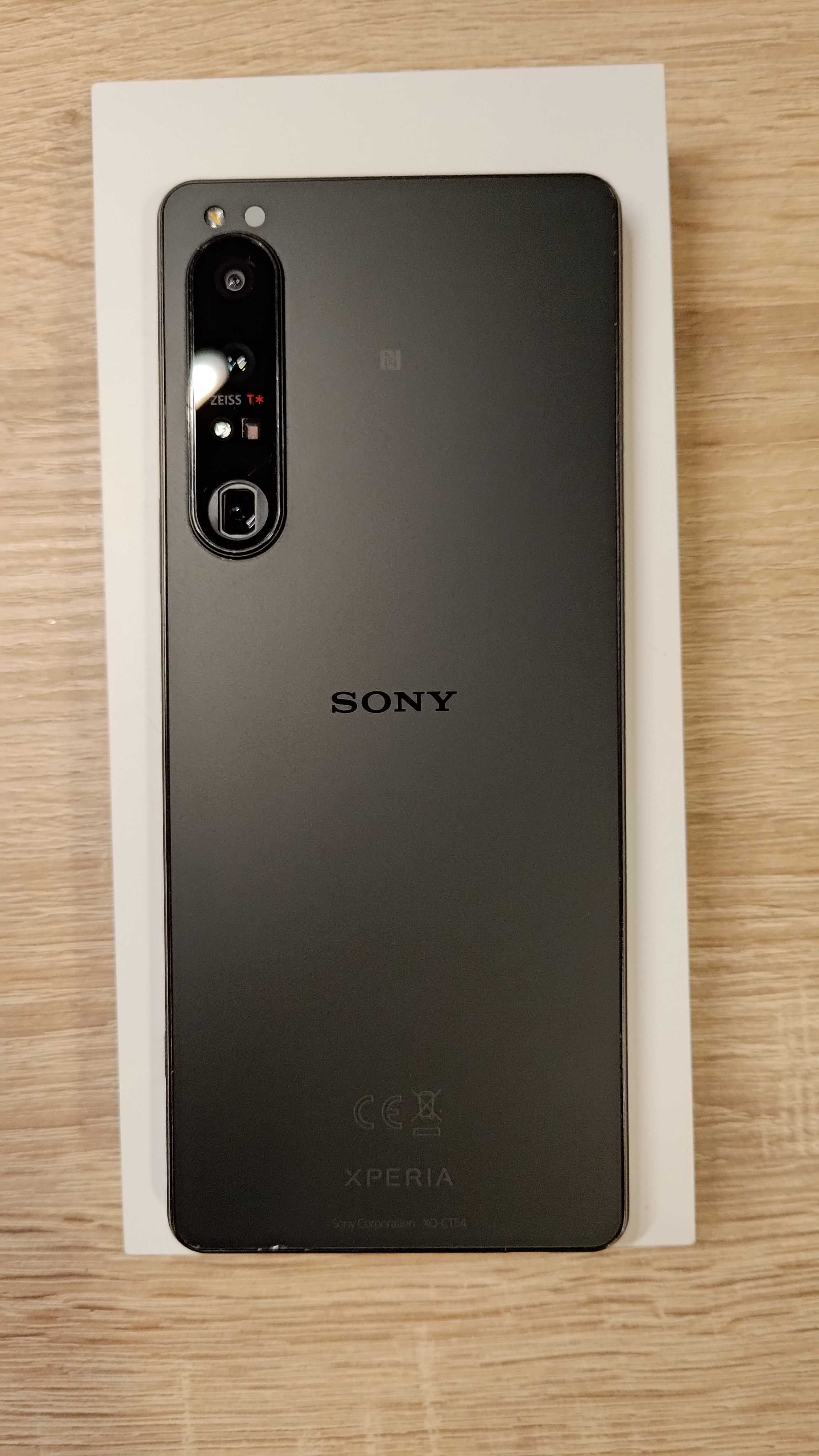 Sony Xperia 1 IV 12/256GB Czarny Dual SIM + case spigen