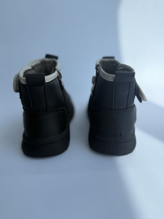 Ботинки на хлопчика 25 розмір ( зима)