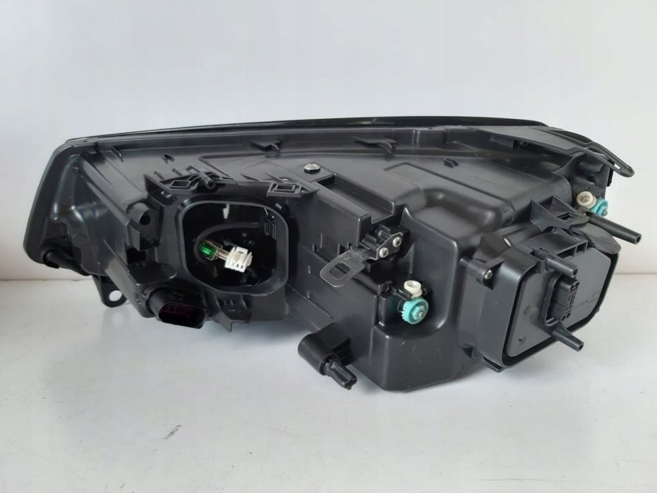 Volkswagen touareg 7P lampa przednia xenon R 12678