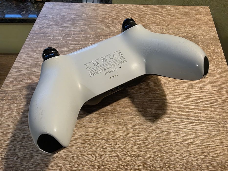 Dual Sense plus 2 nowe analogi Halla