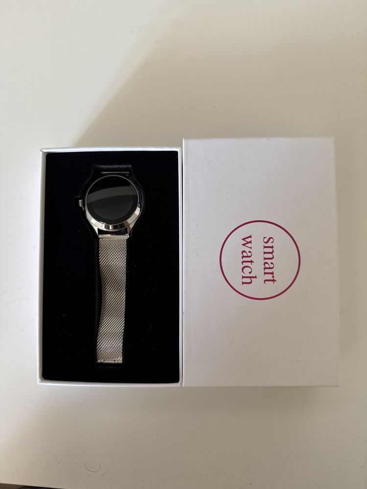 Smartwatch srebrny KW10