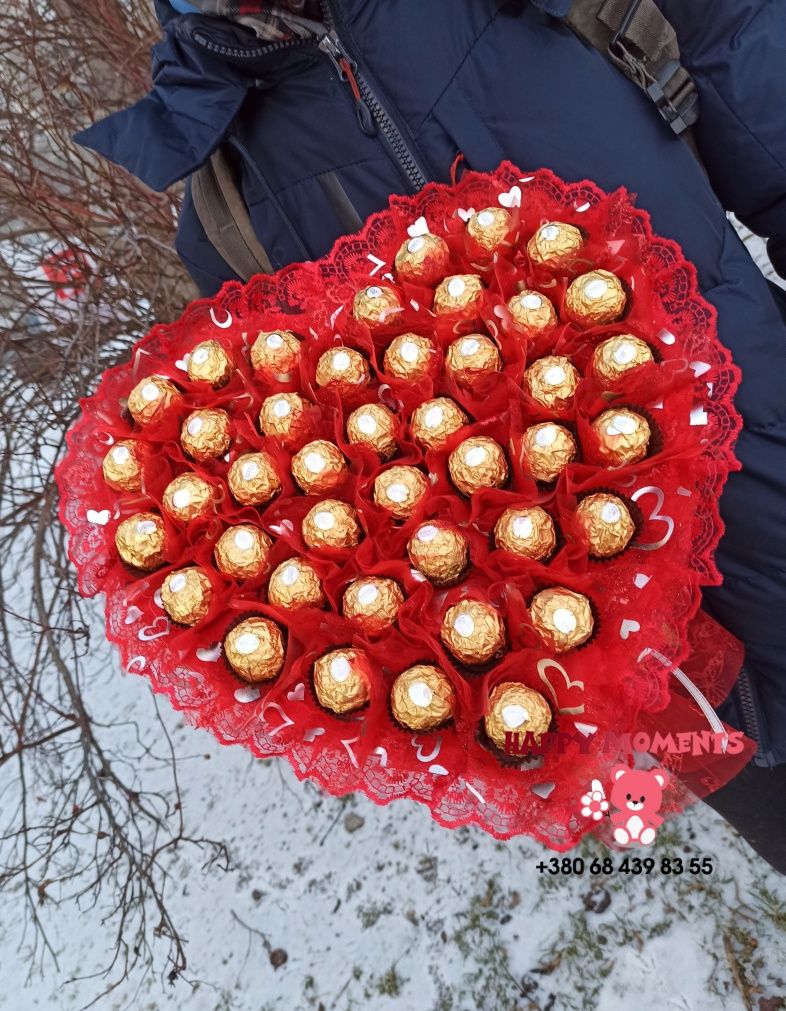 Шикарный большой букет сердце из конфет Ferrero Rocher на день матери