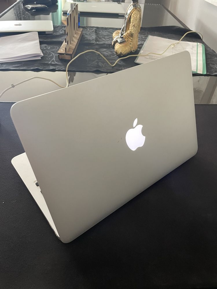 Macbook Air 2015 11” i5