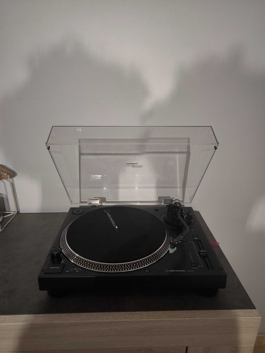 1. Gira-Discos Audio-Technica AT-LP120XBT-USB – Novo, Nunca Usado!