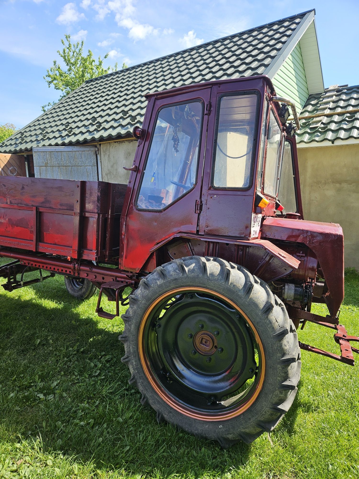 Продам трактор T16