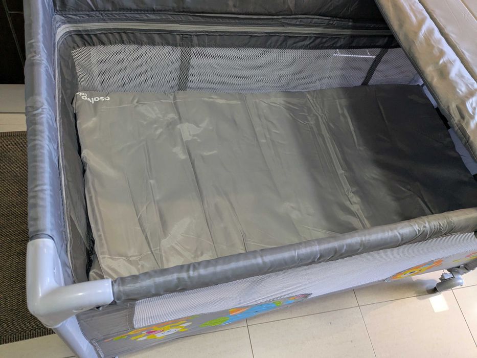 Cama de viagem de bebé marca Asalvo