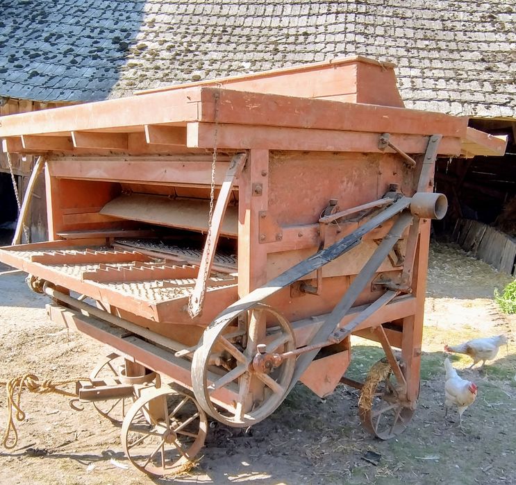 Młockarnia - solidny, kompletny egzemplarz.