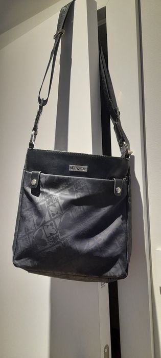 Czarna torebka listonoszka Kazar