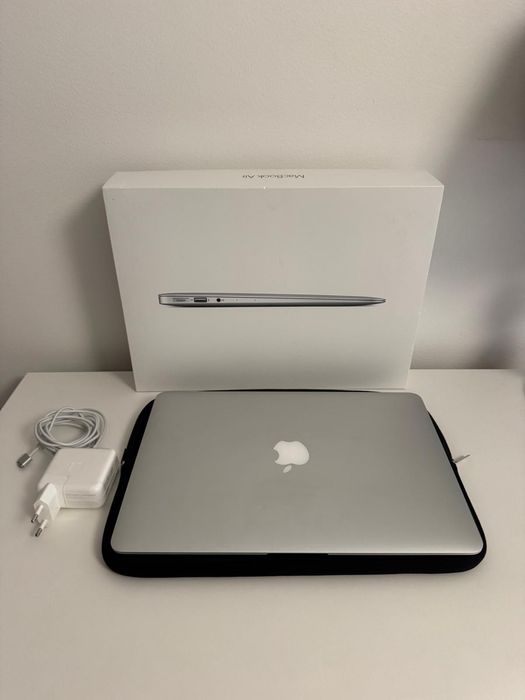 MacBook Air 13” (A1466) – stan idealny, pudełko + etui!